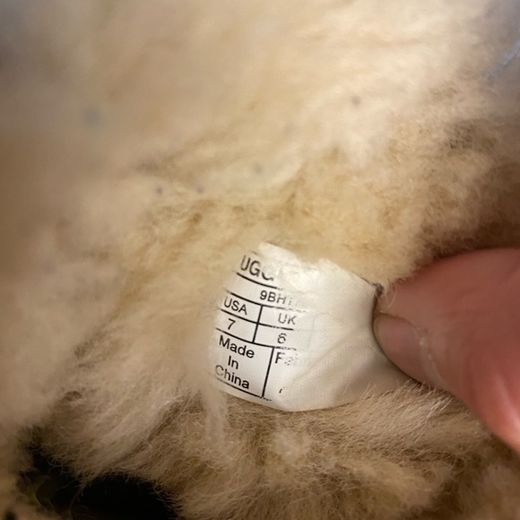 UGG Bailey Bow Boots - Picture 5 of 8